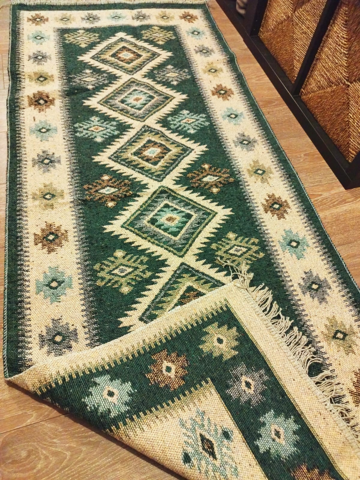 Covor traditional, tesut, cu doua fete, dimensiunea 80x200cm verde si crem, model ROMB - imagine 3