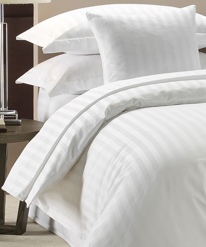 Lenjerie Hotel, din Damasc bumbac 100%, dungi 2.5cm, pentru pat XXL -cearsaf pilota 200x220cm, cearsaf pat 240x260cm, 2 fete perna 50x70cm, cu rama decorativa - imagine 2