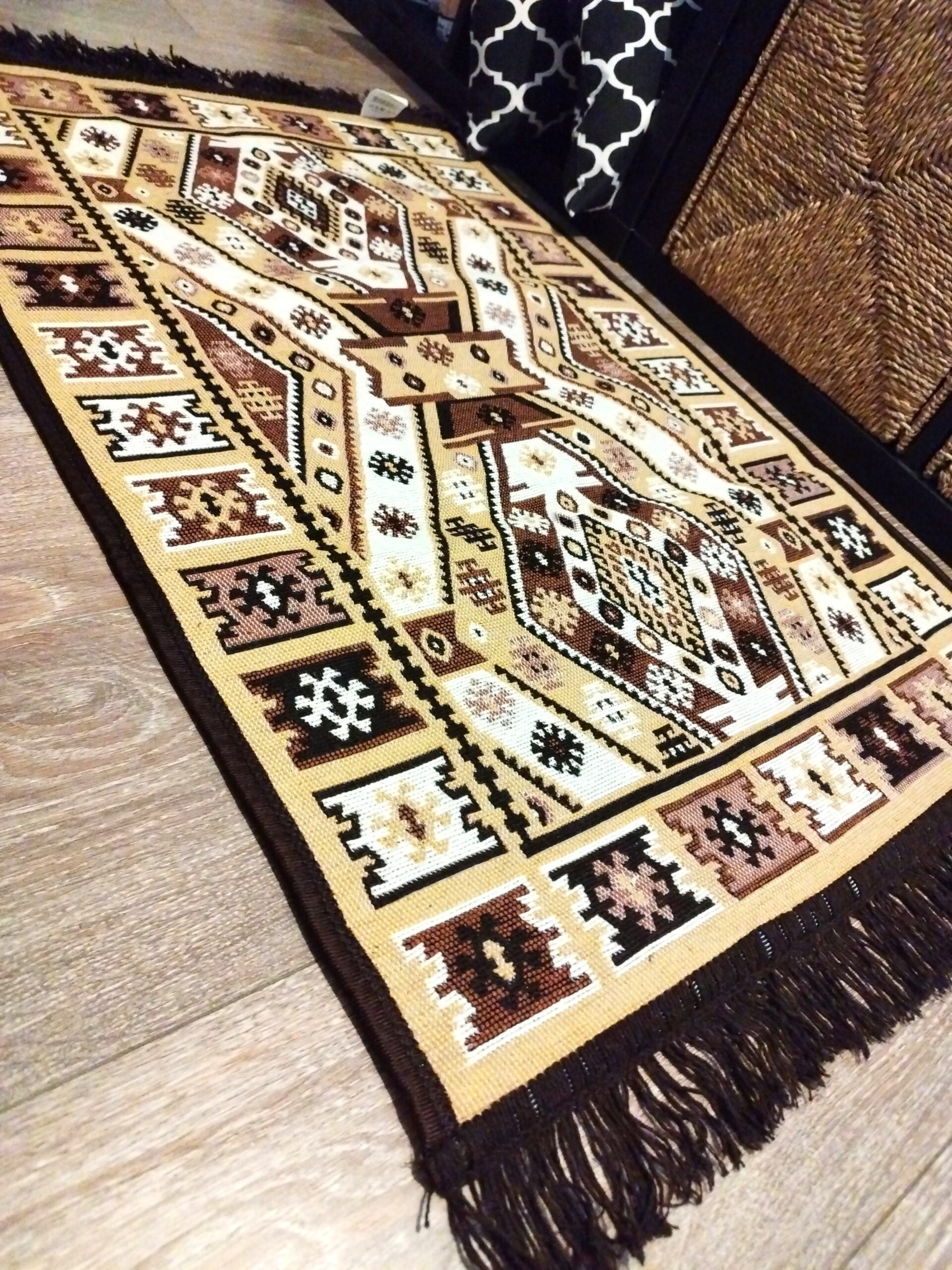 Covor traditional, cu doua fete, dimensiunea 80x120cm, maro si crem H&H010A