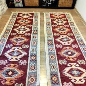 1+1 Covoare traditionale, cu doua fete, dimensiunea 60x300cm, rosu si crem, model HORA