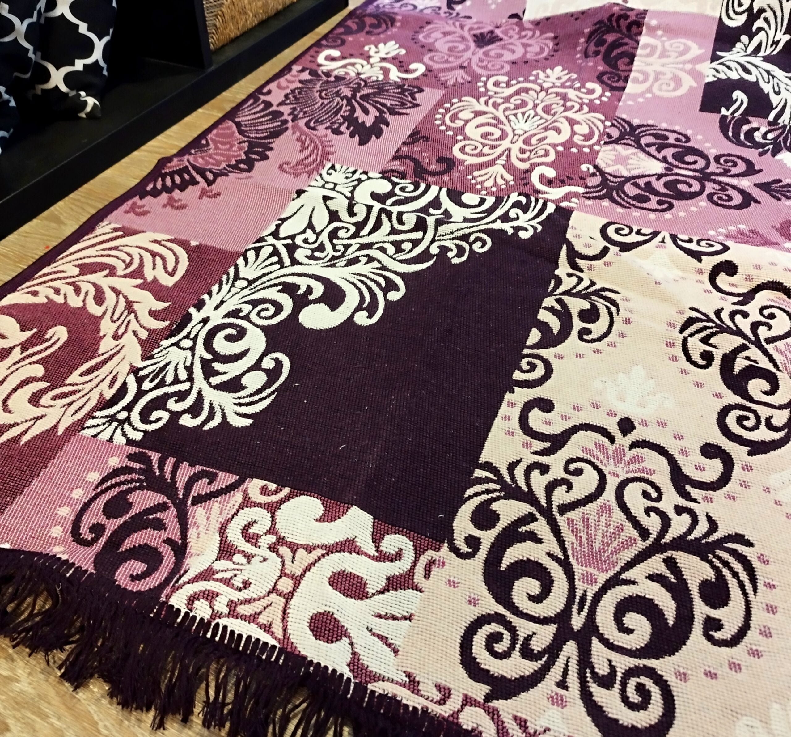 Covor tesut cu doua fete, dimensiunea 140x215cm H&H67A