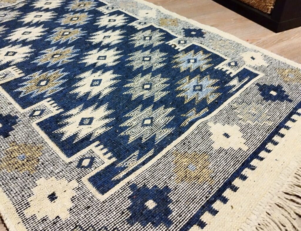 Covor traditional, dimensiunea 80x300cm, albastru si crem, model Rustic 2