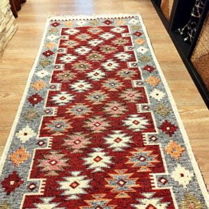 Covor traditional, dimensiunea 80x125cm Rosu si crem, model Rustic