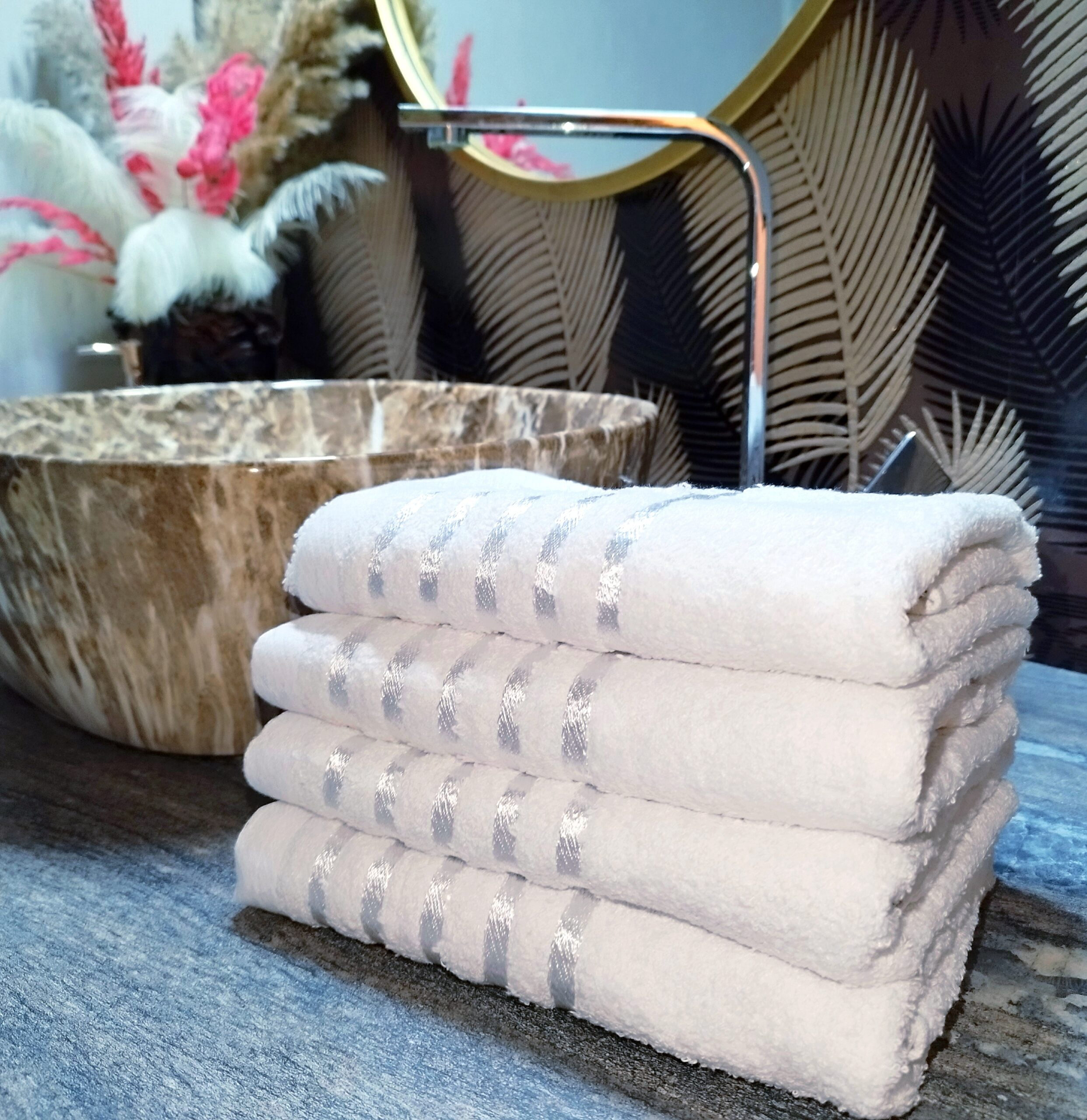 Set 4 Prosoape albe, bumbac 100%, dimensiunea 60x90cm, 400gr/mp Soft