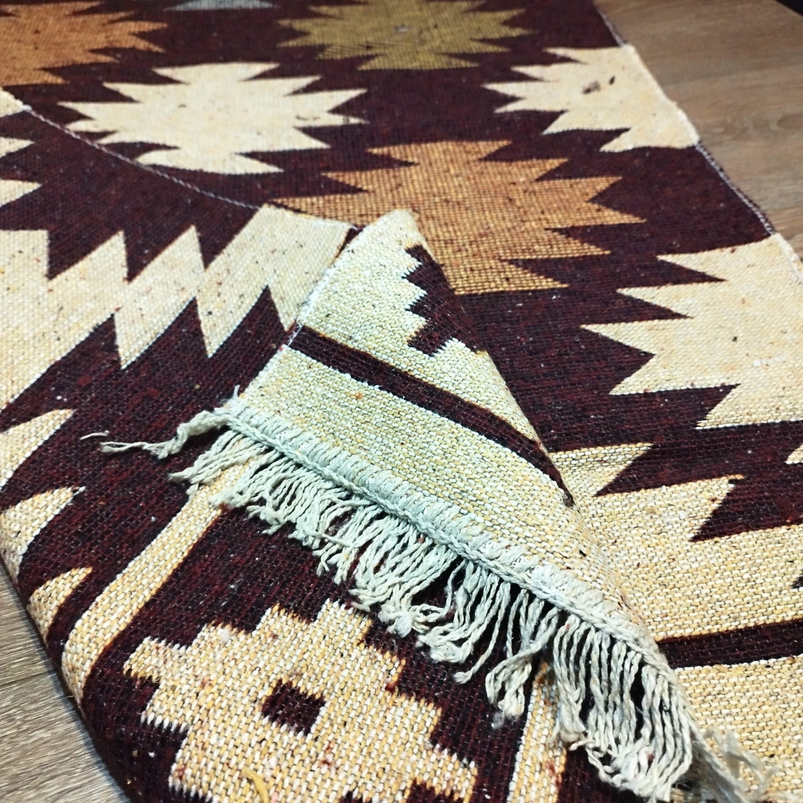 Covor traditional, tesut, cu doua fete, dimensiunea 80x150cm maro si ...