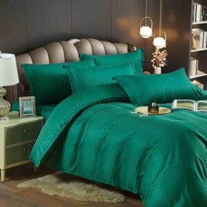 Lenjerie din Damasc bumbac 100%, dungi 1cm, pentru pat XXL -cearsaf pilota 200x230cm, cearsaf pat 240x260cm, 2 fete perna 50x70cm, cu rama decorativa Smarald