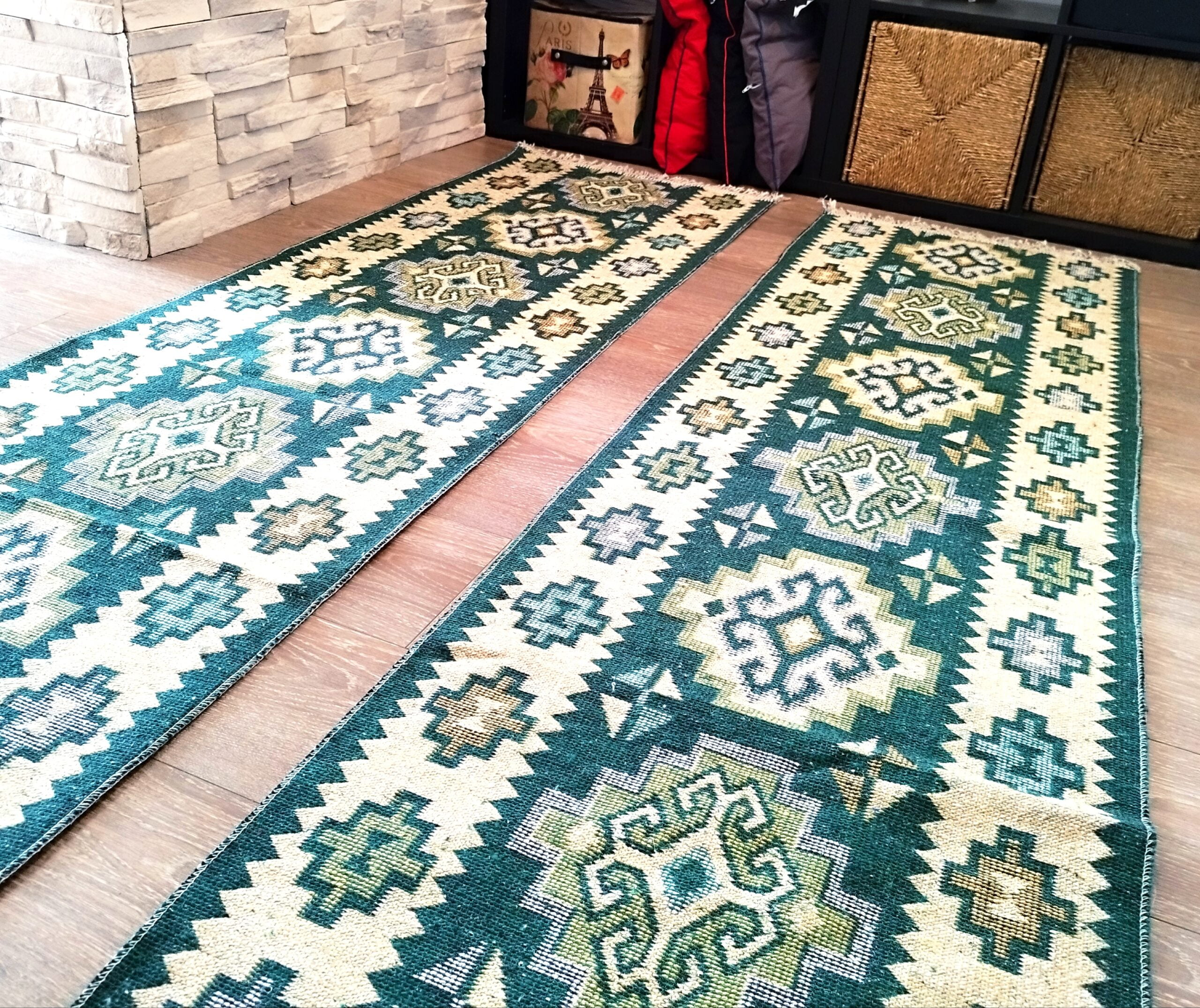 1+1 Covoare traditionale, cu doua fete, dimensiunea 60x300cm, verde si crem, model Rustic 3