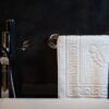 Set 5 Prosoape albe Hotel, Greek Border, bumbac 100%, dimensiunea 50x70cm 500gr/mp (picioare)