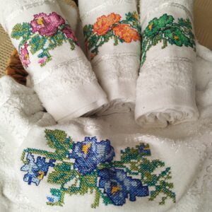 Set 4 prosoape pentru bucatarie, bumbac 100%, dimensiune 45x95cm cu model broderie colorata