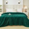 Patura pufoasa, COCOLINO 200x240cm - Gofre Verde Smarald