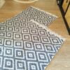 1+1 Covoare traditionale tesute, cu doua fete, dimensiunea 60x120cm, alb si gri, model geometric
