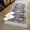 Covor traditional, cu doua fete, dimensiunea 60x150cm gri si crem model con de brad