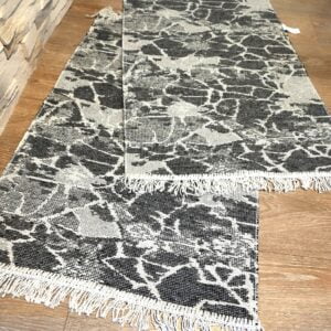 1+1 Covoare traditionale tesute, cu doua fete, dimensiunea 60x90cm gri si alb, model Geometric
