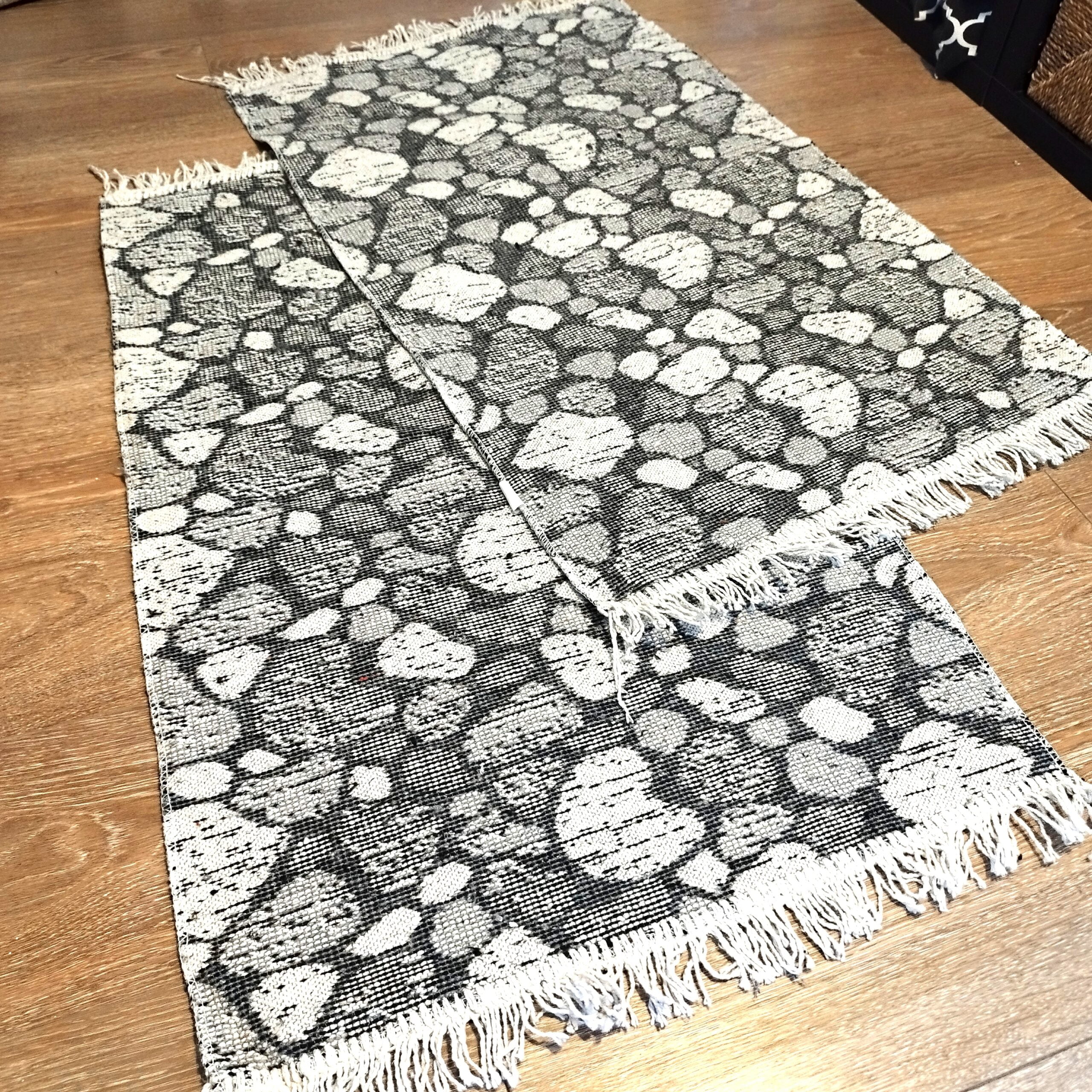 1+1 Covoare traditionale tesute, cu doua fete, dimensiunea 60x90cm gri si alb, model Rustic 3