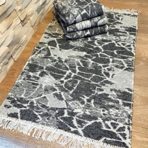 set 4 Covoare traditionale tesute, cu doua fete, dimensiunea 60x90cm, gri si alb, model geometric