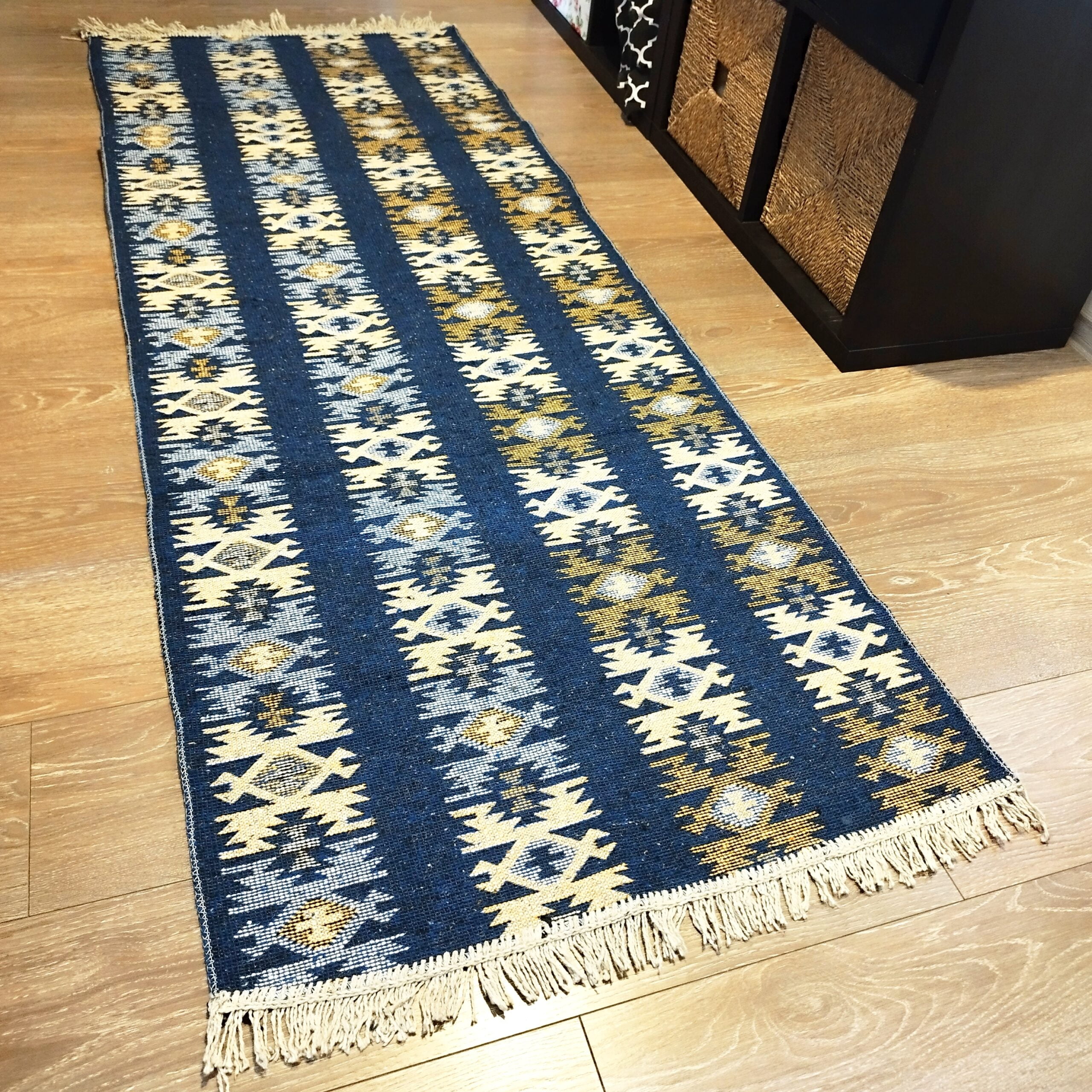 Covor traditional, tesut, cu doua fete, dimensiunea 60x300cm albastru si crem, model rustic - imagine 3