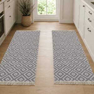1+1 Covoare traditionale tesute, cu doua fete, dimensiunea 60x120cm, alb si gri, model geometric