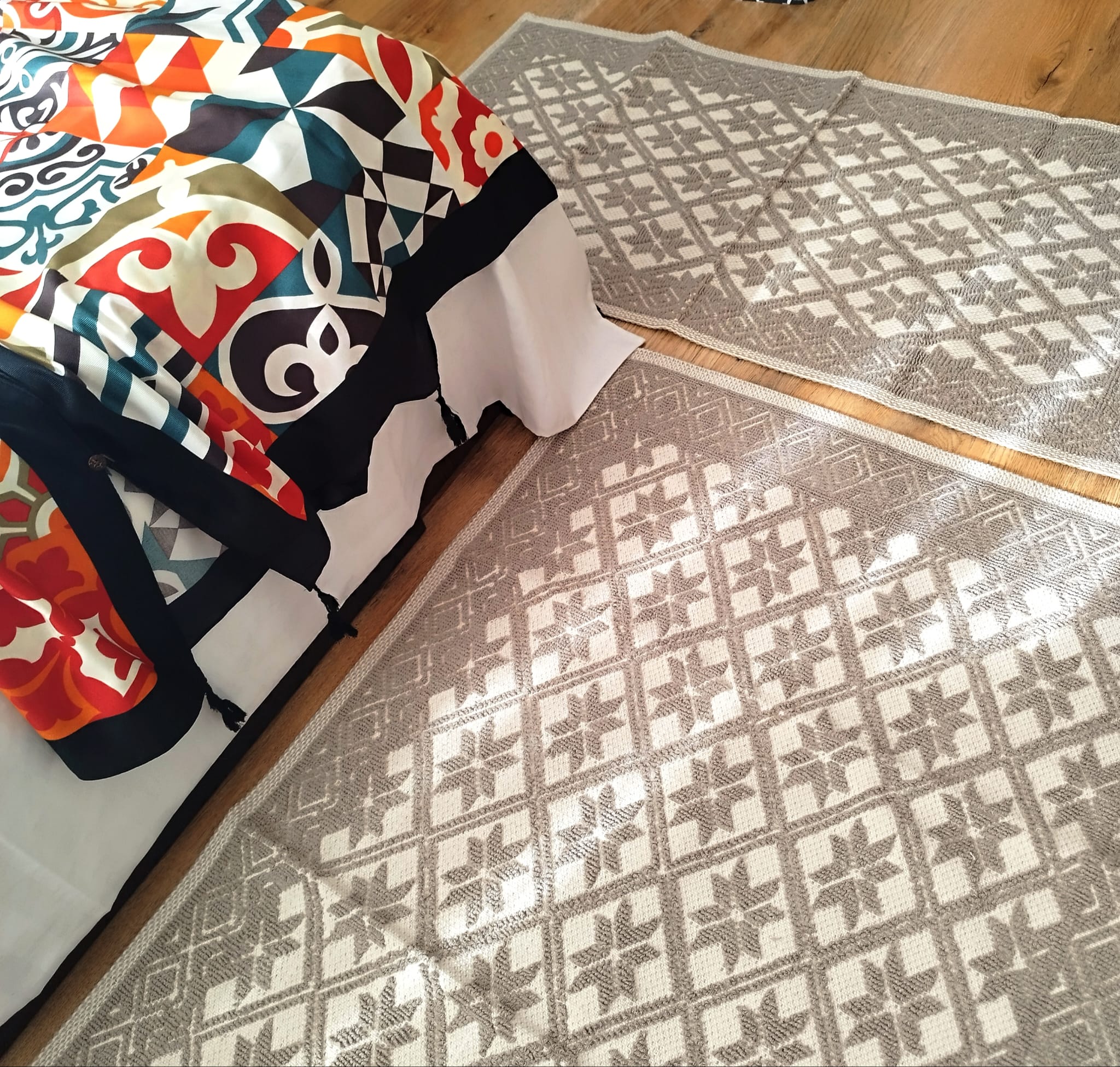 Set 2 Covoare pentru dormitor, dimensiune- 1 bucata 55x85cm+1 bucata 60x200cm, capucino, cod CB226