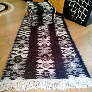 set 4 Covoare traditionale tesute, cu doua fete, dimensiunea 60x200cm, negru si alb, model Rustic 2