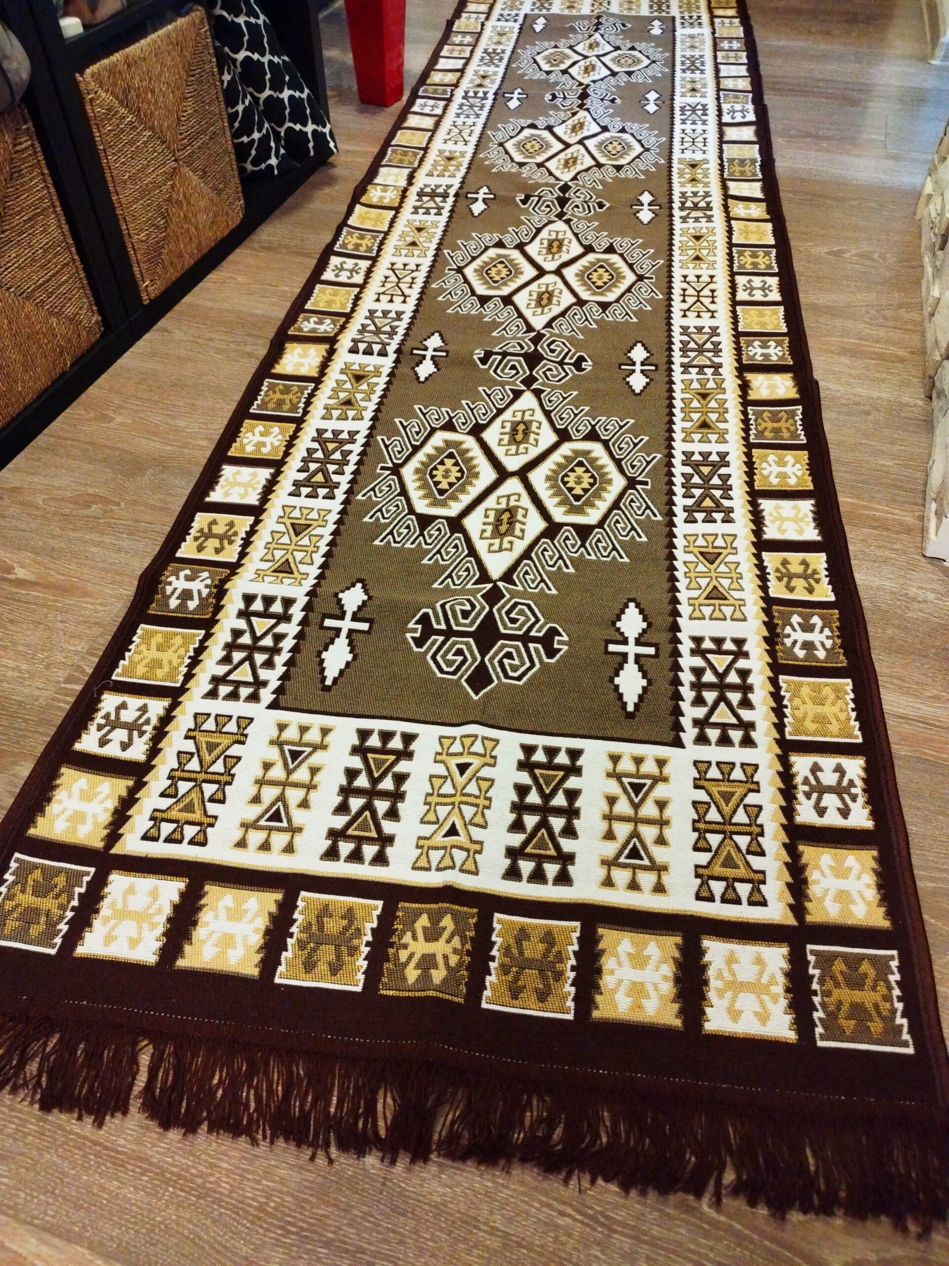 Covor traditional, cu doua fete, dimensiunea 80x300cm, maro si crem H&H103 - imagine 5