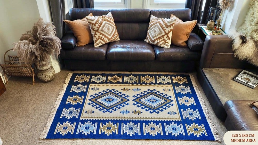 Covor traditional, dimensiunea 120x180cm albastru si crem, model ROMB
