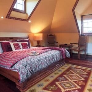 Covor traditional tesut, cu doua fete, dimensiunea 180x280cm, Rosu si crem, model ROMB