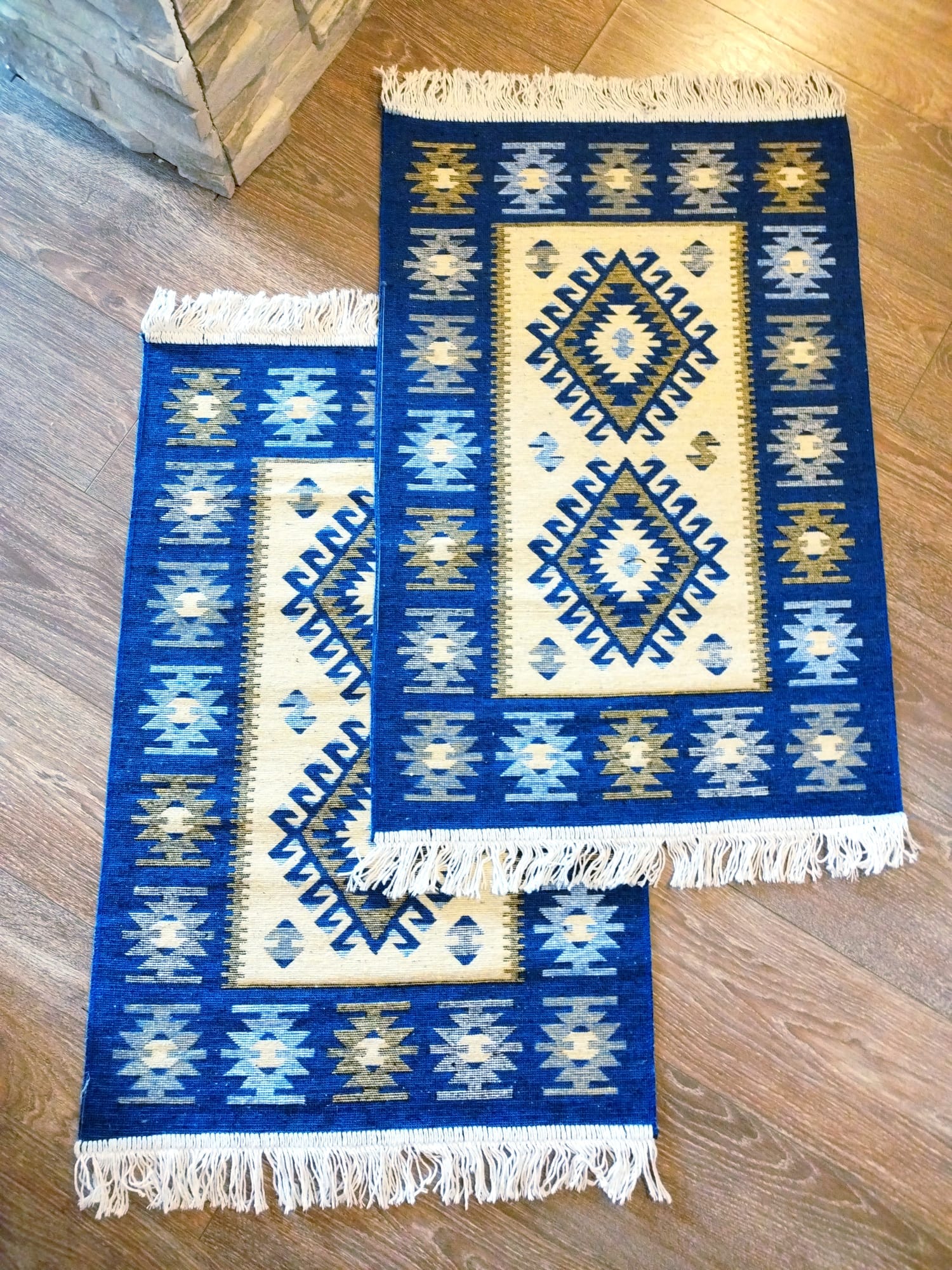 Covor traditional, iuta ,dimensiunea 60x90cm, albastru si crem, model ROMB - imagine 3