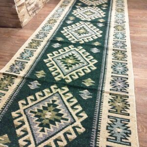 Covor traditional, dimensiunea 100x400cm verde si crem, model ROMB