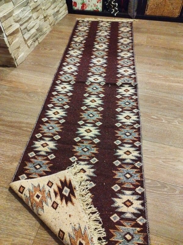 Covor traditional, dimensiunea 60x200cm Maro si crem, model Rustic 1