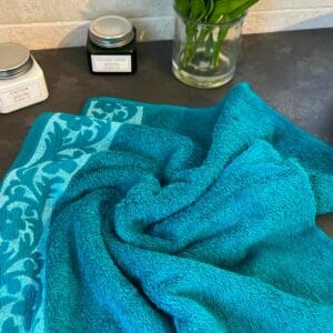 Set 3 prosoape baie , bumbac 100%, dimensiune 70x130cm jacquard Flower Turquoise, Lila si Rosu - imagine 3