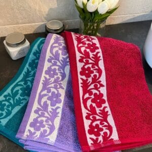 Set 3 prosoape baie , bumbac 100%, dimensiune 70x130cm jacquard Flower Turquoise, Lila si Rosu