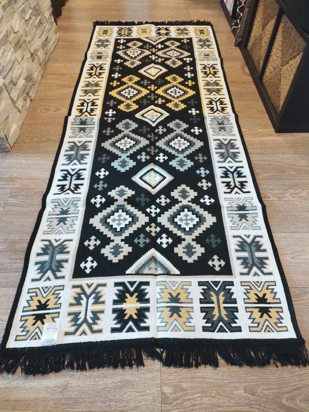 Covor traditional, cu doua fete, dimensiunea 80x200cm, H&H110