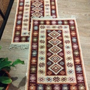 1+1 Covoare traditionale, dimensiunea 60x90cm, rosu si crem, model Rustic