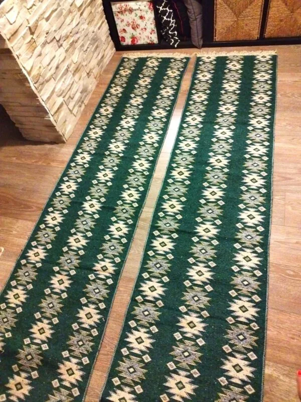 1+1 Covoare traditionale, dimensiunea 60x150cm, verde si crem, model Rustic 2