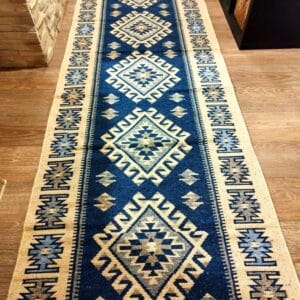 Covor traditional, dimensiunea 100x400cm albastru si crem, model ROMB