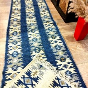Covor traditional, dimensiunea 60x200cm, albastru si crem, model Rustic