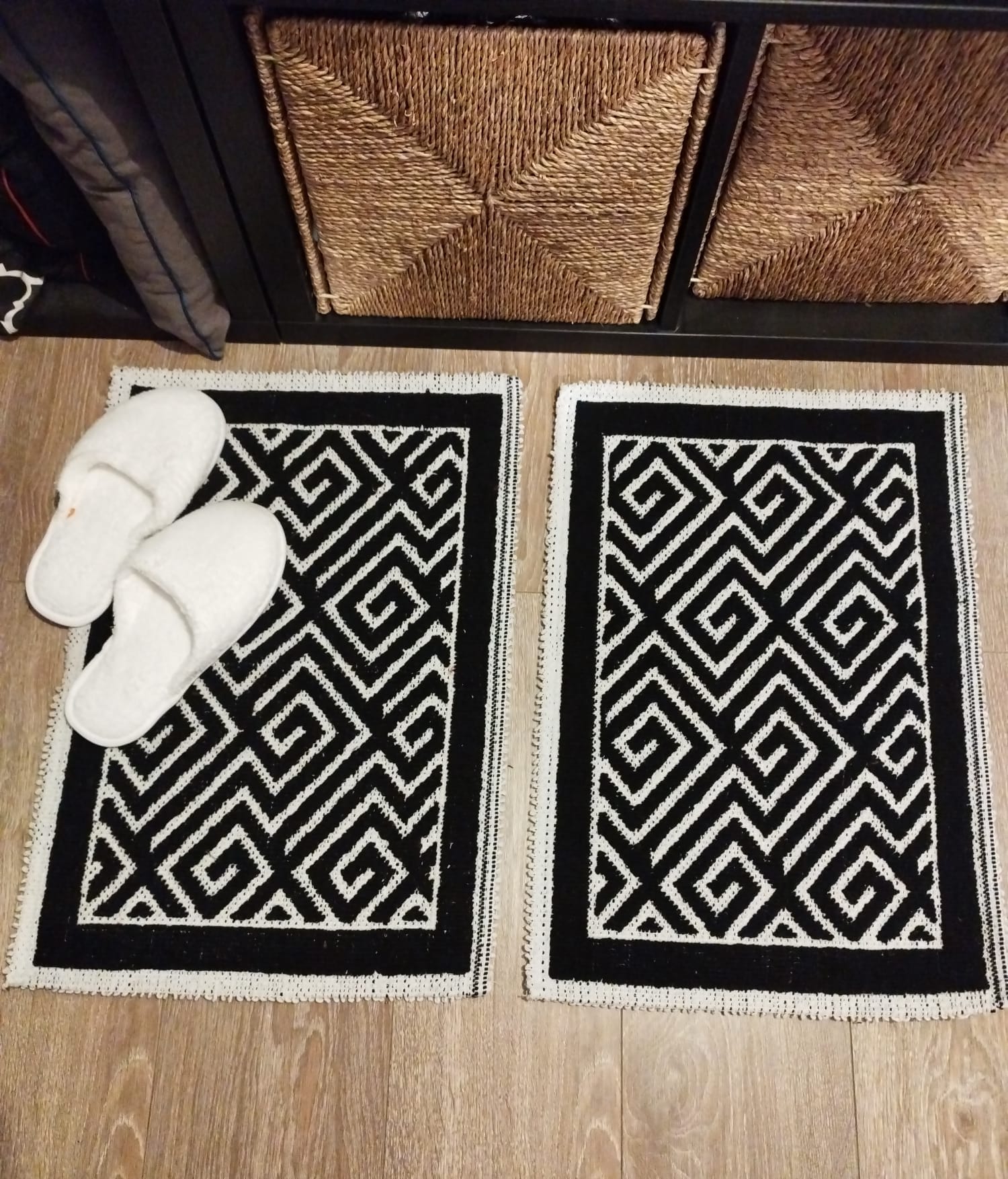 1+1 Set Covoare tesute din bumbac, dimensiunea 40x60cm, negru si alb, cod CB06