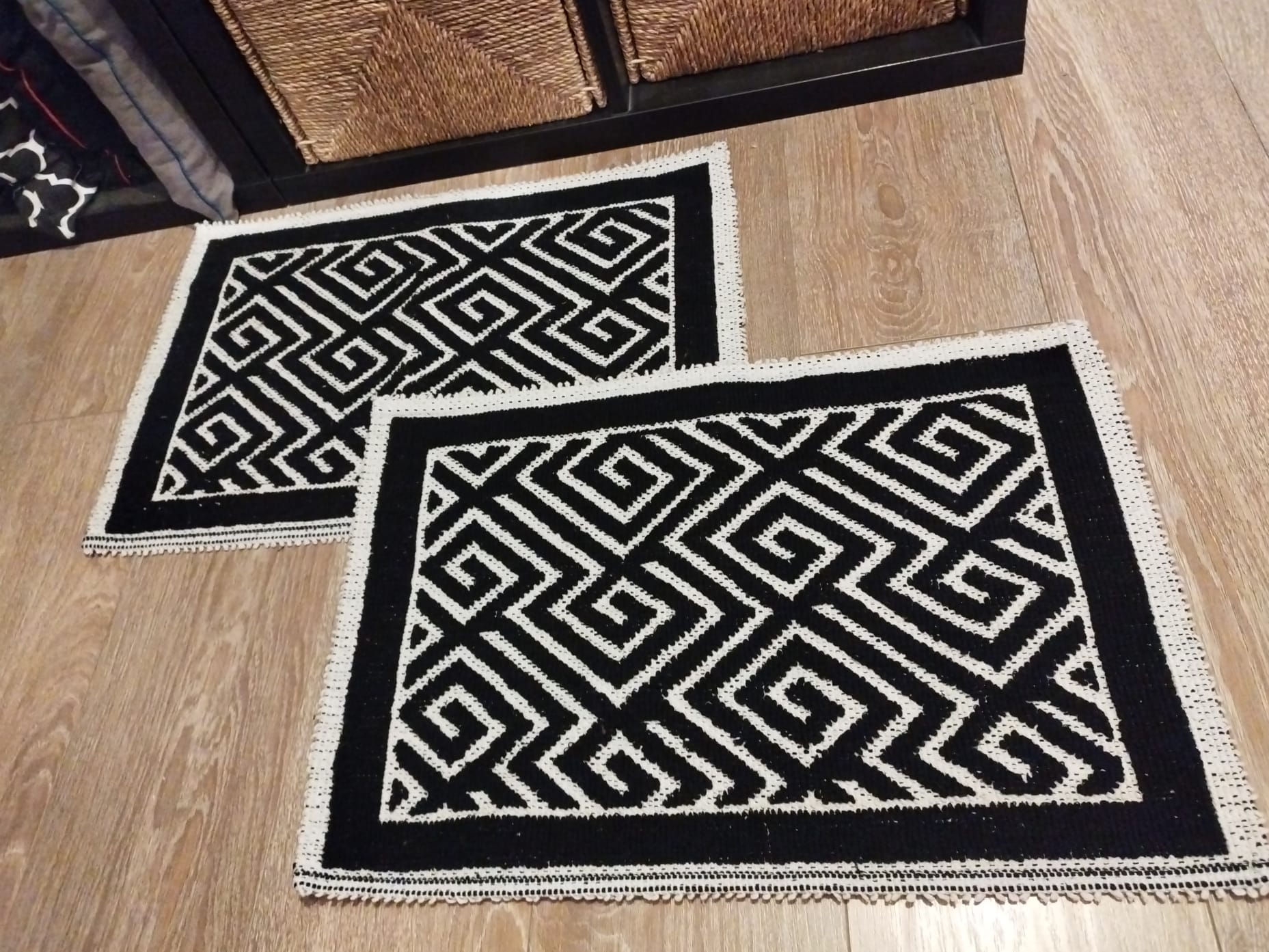 1+1 Set Covoare tesute din bumbac, dimensiunea 40x60cm, negru si alb, cod CB06 - imagine 3