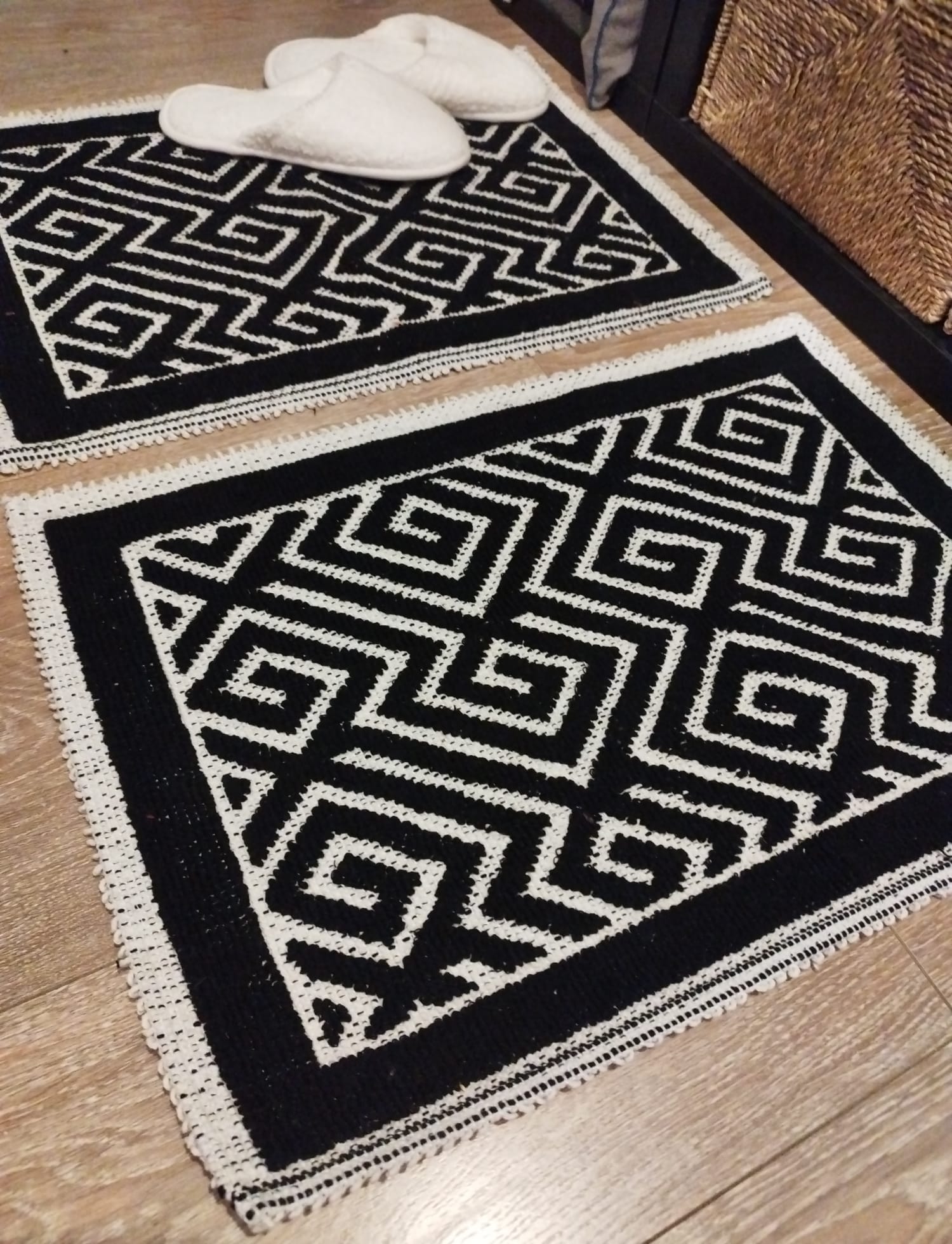 1+1 Set Covoare tesute din bumbac, dimensiunea 40x60cm, negru si alb, cod CB06 - imagine 2
