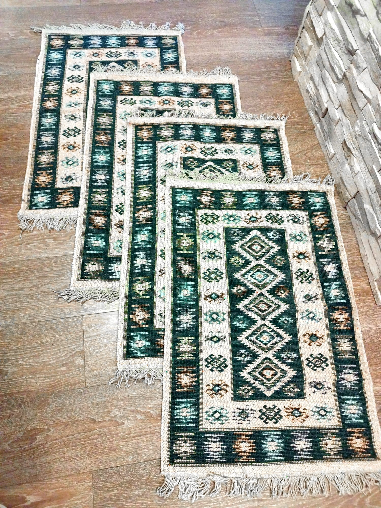 set 4 Covoare traditionale tesute, cu doua fete, dimensiunea 60x90cm, Verde