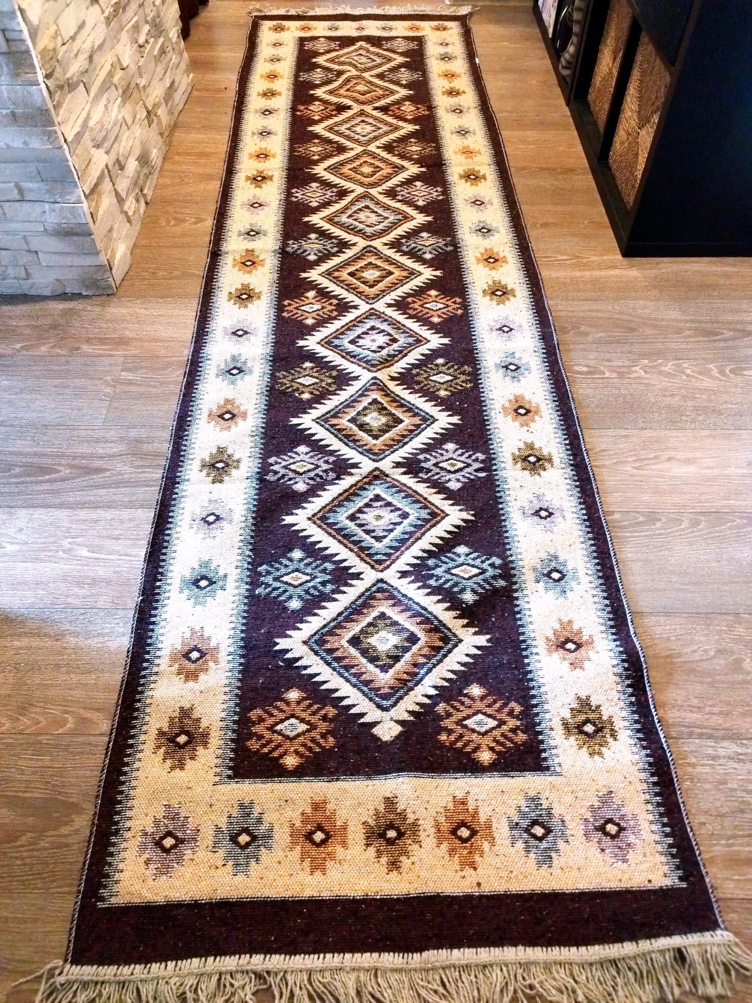 Covor traditional, dimensiunea 80x300cm Maro si crem, model Romb
