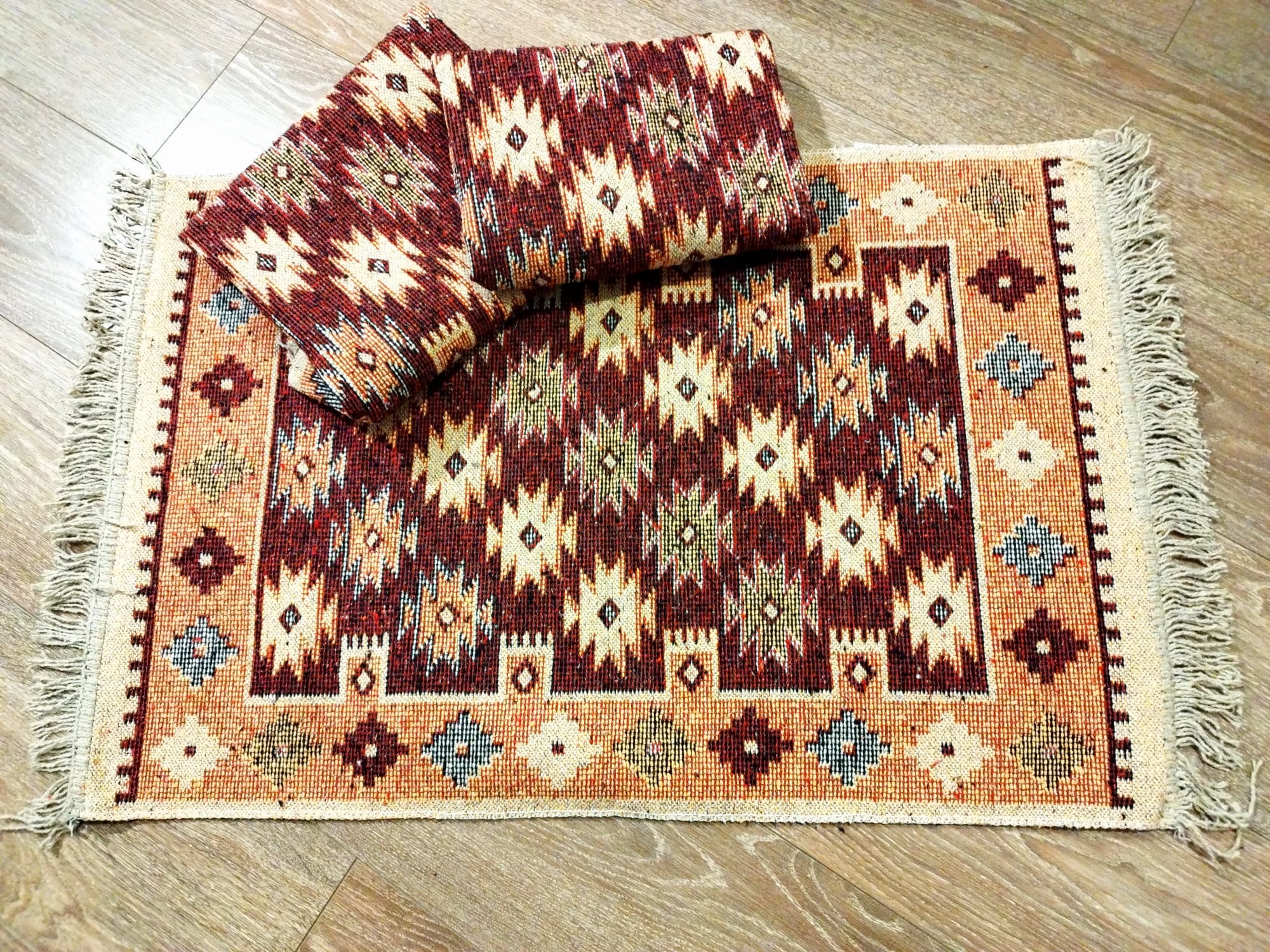 Set 3 Covoare traditionale, dimensiunea 60x90cm, rosu si crem, 001