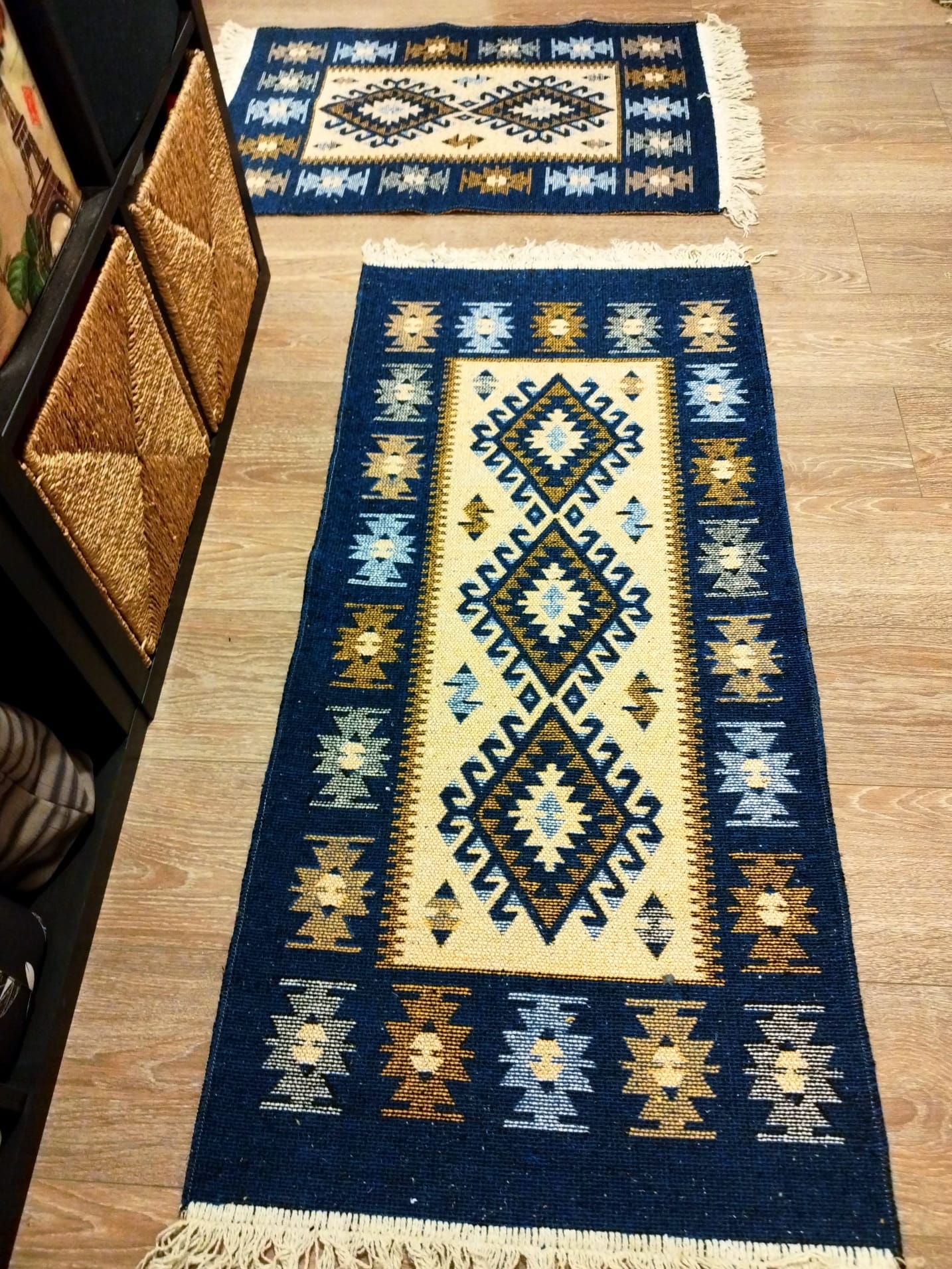 1+1 Covoare traditionale tesute,iuta, cu doua fete, dimensiunea 60x130cm+60x90cm, Albastru si crem, model romb ROMB
