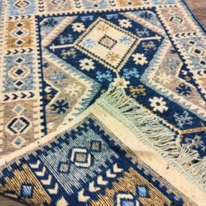 Covor traditional, dimensiunea 60x90cm, albastru si crem - imagine 2
