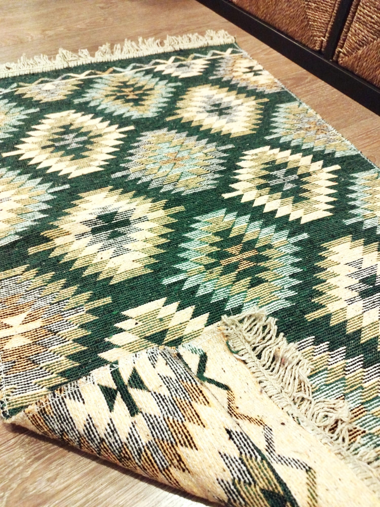 Covor traditional, dimensiunea 60x90cm, verde si crem, model geometric - imagine 2