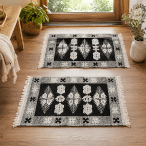 1+1 Covoare traditionale, dimensiunea 60x90cm, negru si gri, model Con de brad