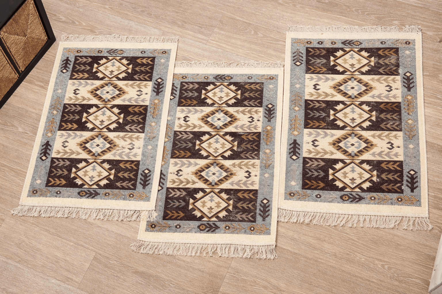Set 3 Covoare traditionale, dimensiunea 60x90cm, maro si crem2