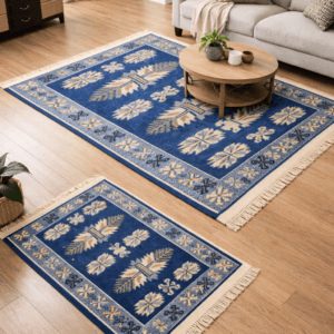 1+1 Covoare traditionale, dimensiunea 1 buc 80x125cm+ 1 buc 60x90cm Albastru si crem, model con de brad