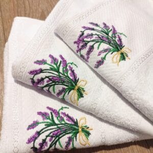 Alternative view of Set 3 prosoape, bumbac 100%, dimensiune 50x90cm ALB broderie cu Lavanda