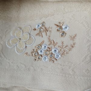 Alternative view of Set 2 prosoape baie, bumbac 100%, dimensiune 70x140cm broderie florala Latte2